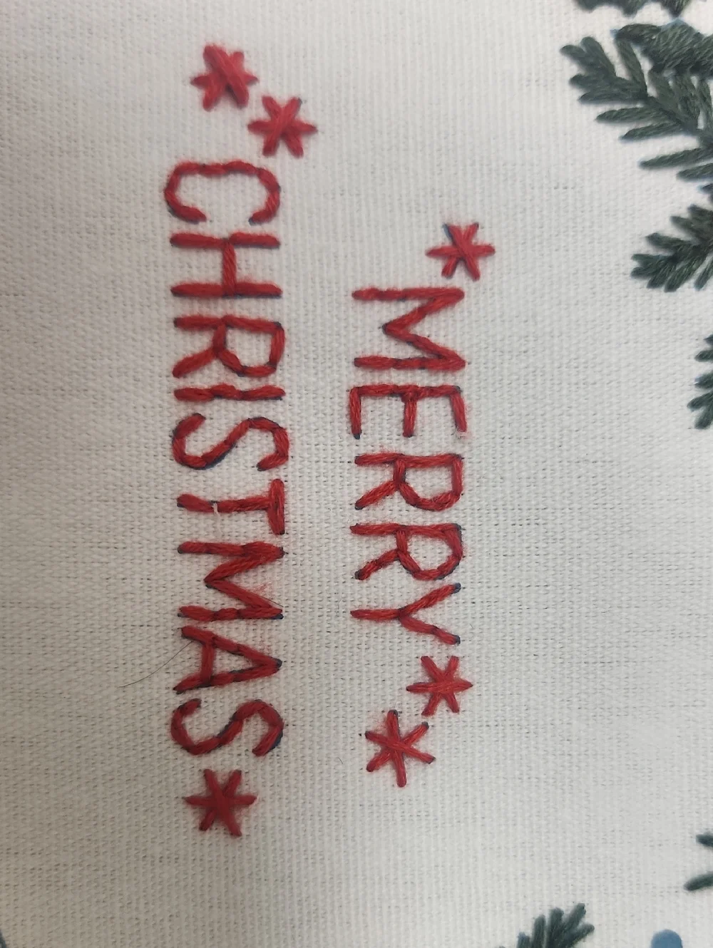 Holiday Embroidered 'Merry Christmas' Wreath Hoop - Red & Cream